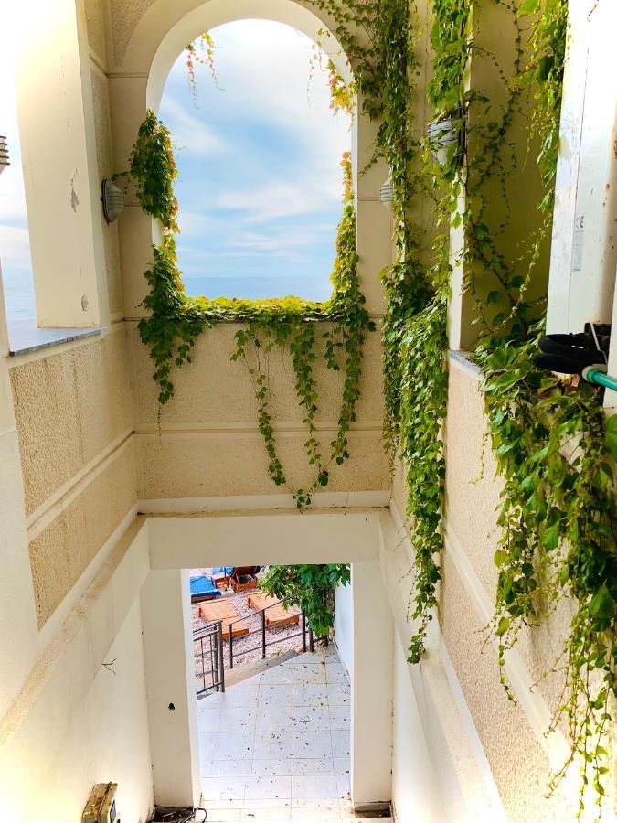 Sound Of The Sea Apartment Sveti Stefan Exterior photo
